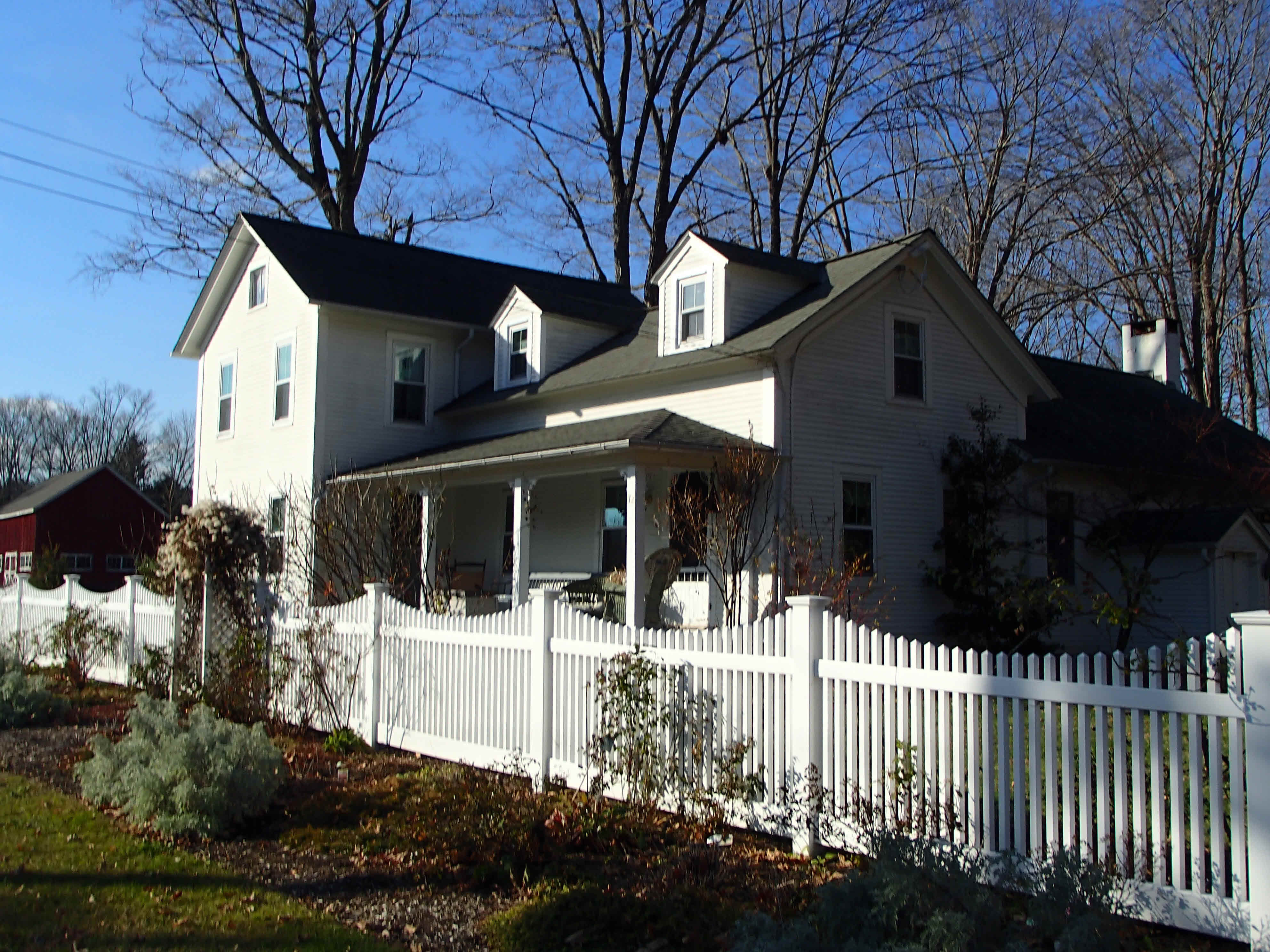 Building photograph for 72 CLAPBOARD RD